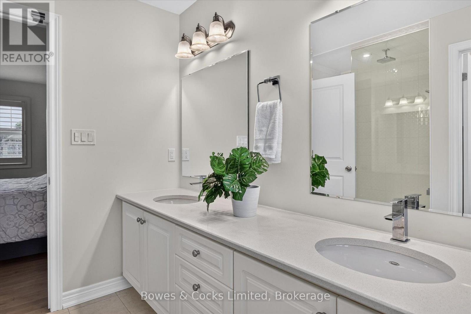 534 Grange Way, Peterborough (Northcrest Ward 5), ON - Indoor Photo Showing Bathroom