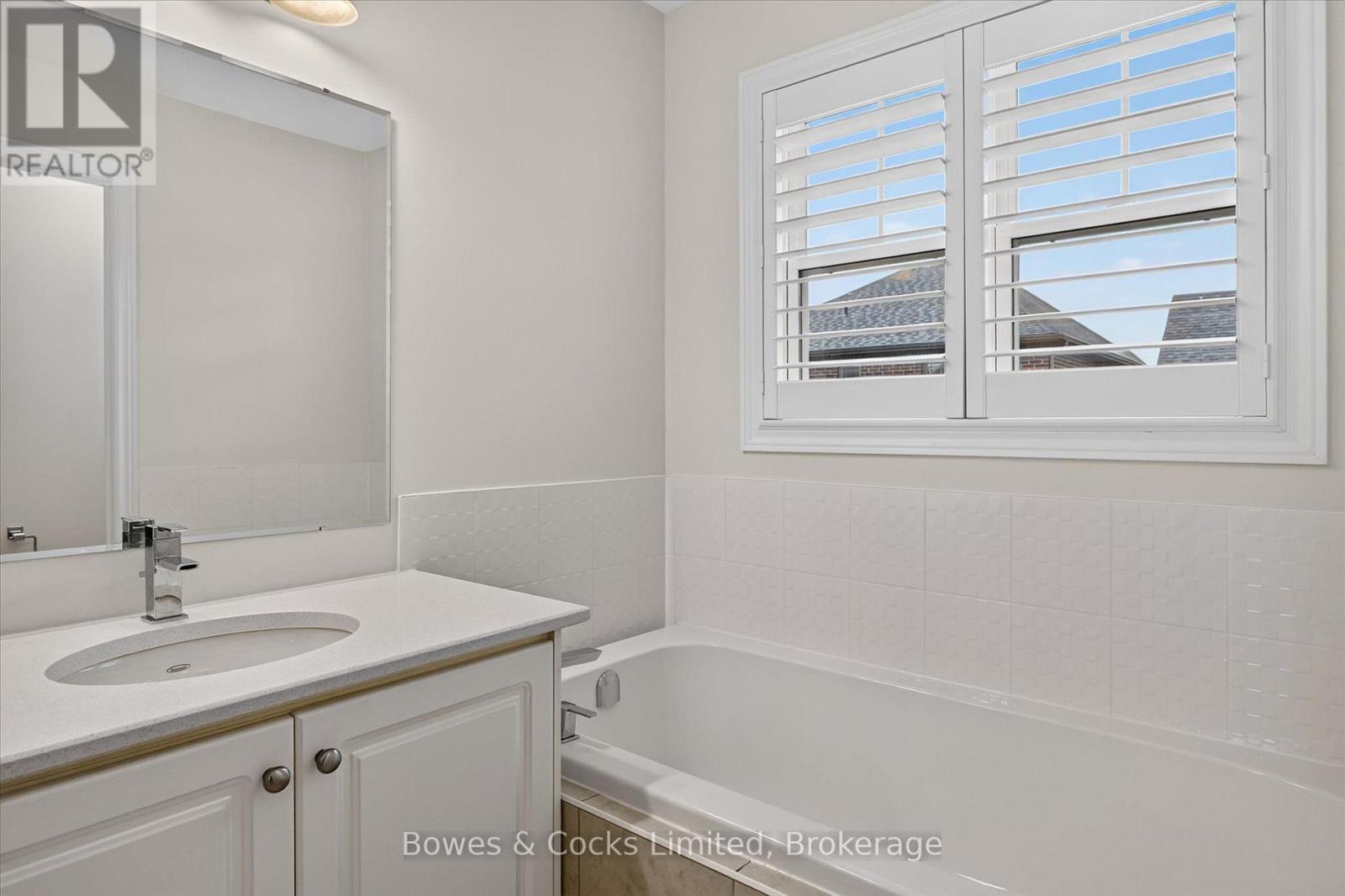 534 Grange Way, Peterborough (Northcrest Ward 5), ON - Indoor Photo Showing Bathroom