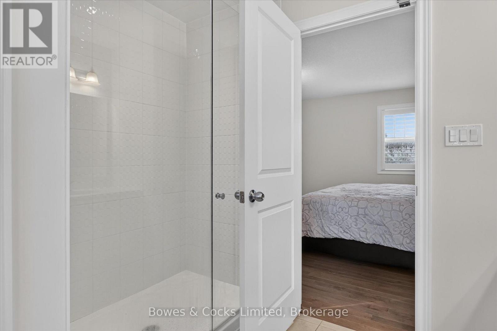 534 Grange Way, Peterborough (Northcrest Ward 5), ON - Indoor Photo Showing Bathroom