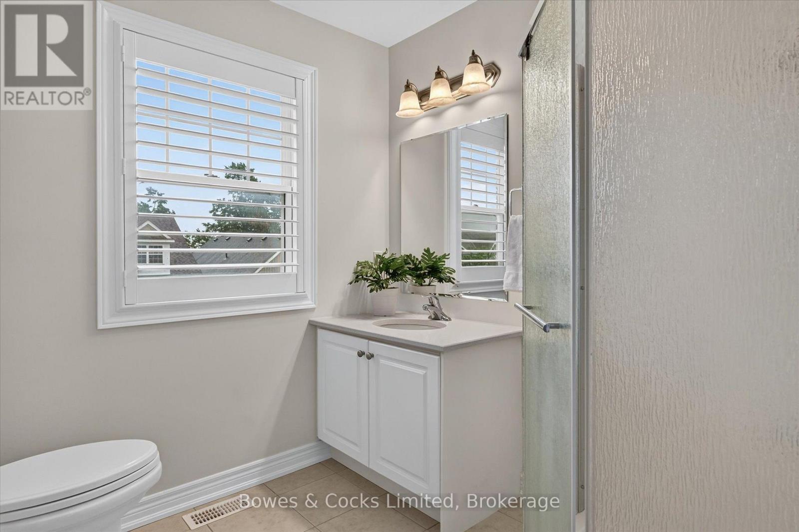 534 Grange Way, Peterborough (Northcrest Ward 5), ON - Indoor Photo Showing Bathroom