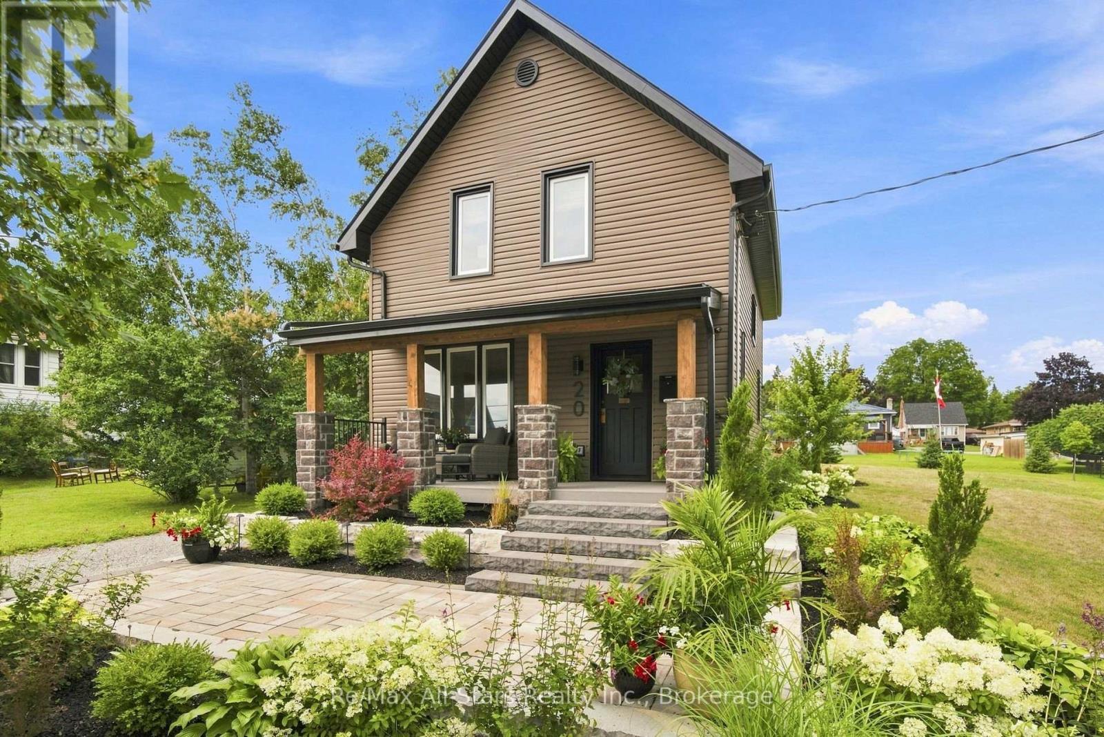 20 Mary Street E, Kawartha Lakes (Lindsay), ON - Outdoor With Facade