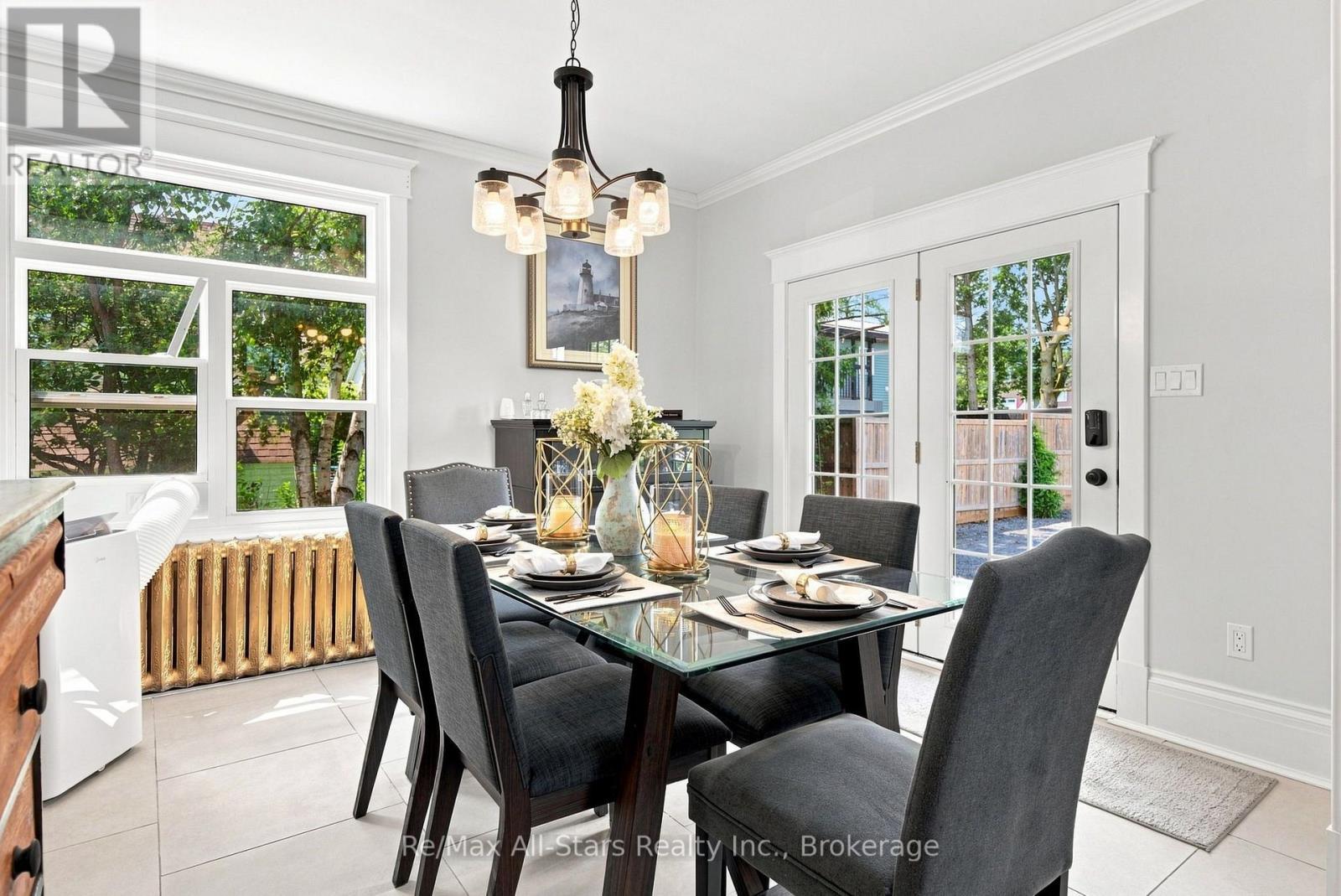20 Mary Street E, Kawartha Lakes (Lindsay), ON - Indoor Photo Showing Dining Room