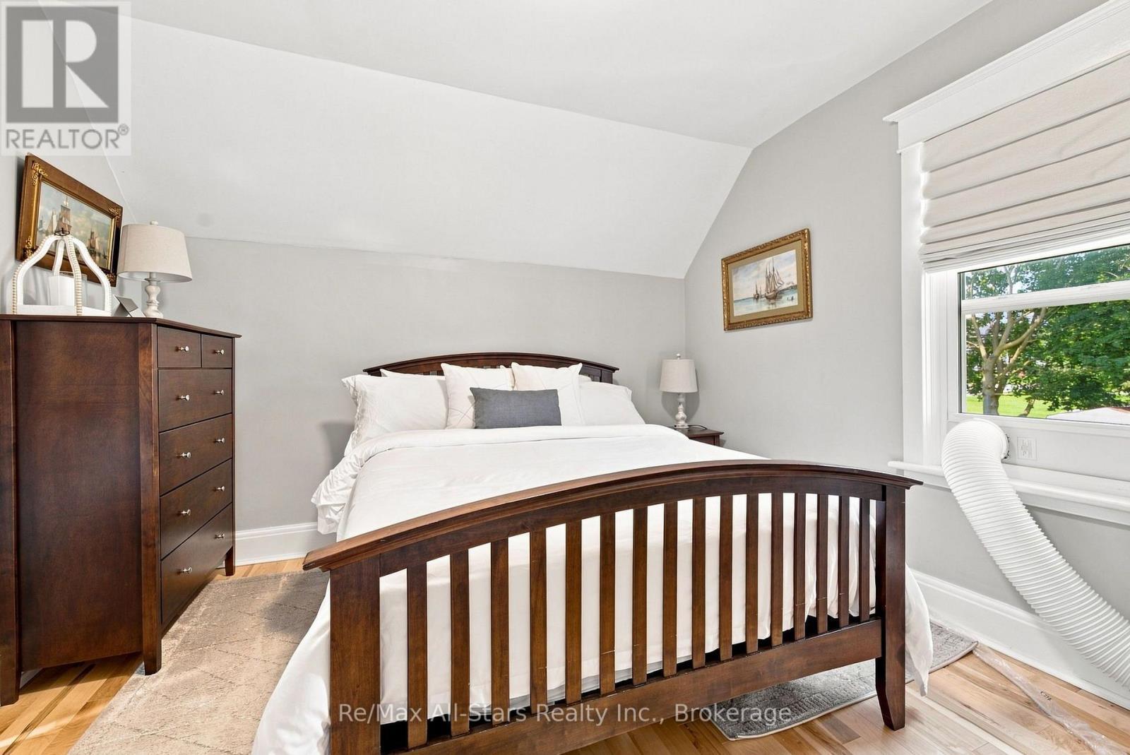 20 Mary Street E, Kawartha Lakes (Lindsay), ON - Indoor Photo Showing Bedroom
