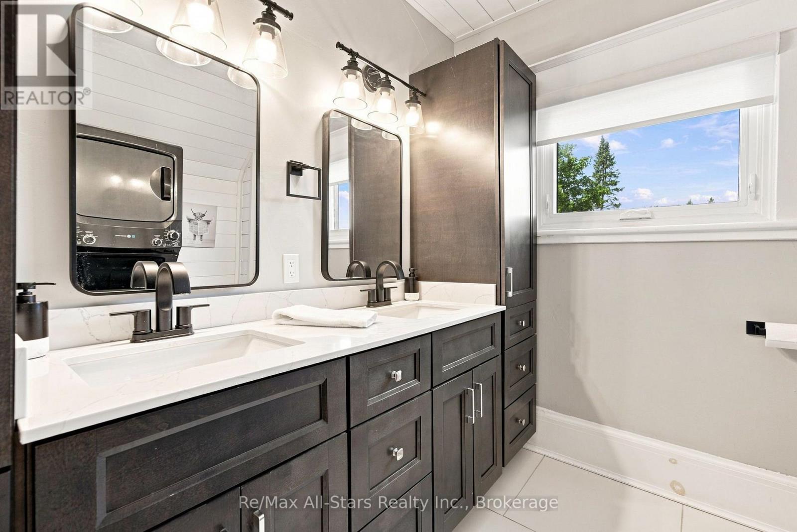 20 Mary Street E, Kawartha Lakes (Lindsay), ON - Indoor Photo Showing Bathroom
