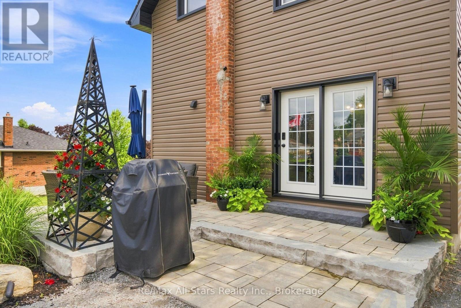 20 Mary Street E, Kawartha Lakes (Lindsay), ON - Outdoor With Deck Patio Veranda With Exterior