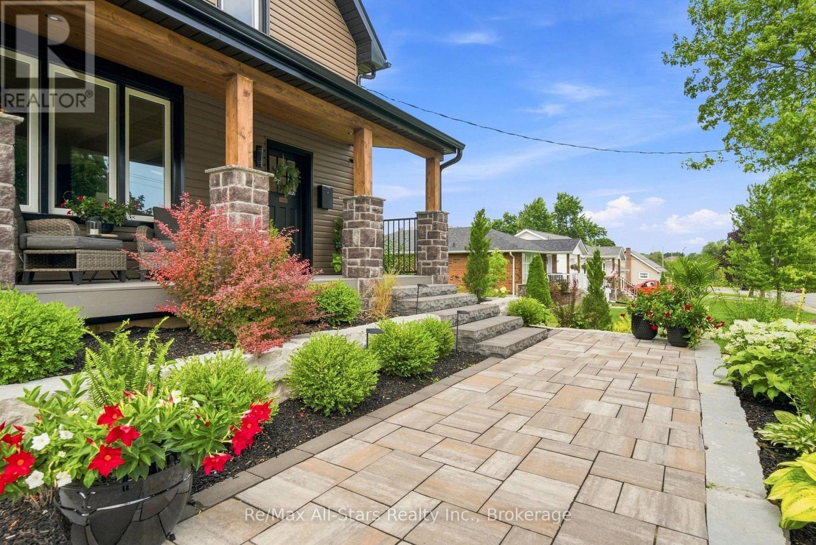20 Mary Street E, Kawartha Lakes (Lindsay), ON - Outdoor With Deck Patio Veranda