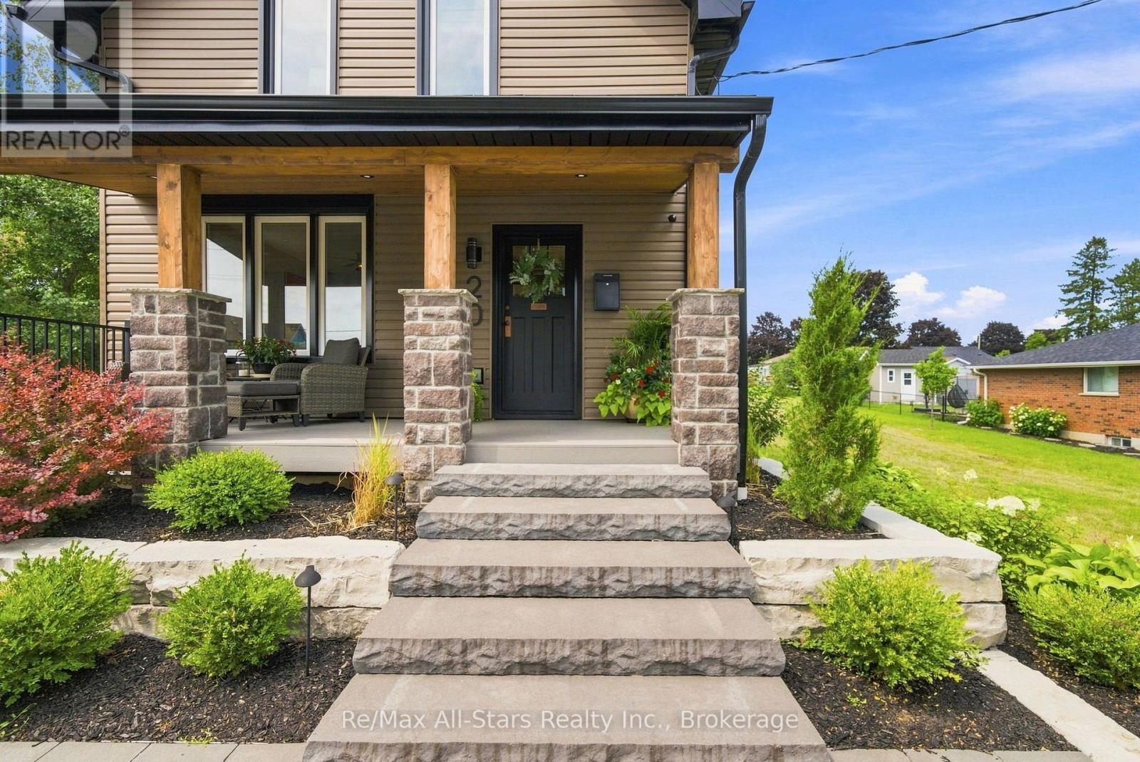 20 Mary Street E, Kawartha Lakes (Lindsay), ON - Outdoor With Deck Patio Veranda