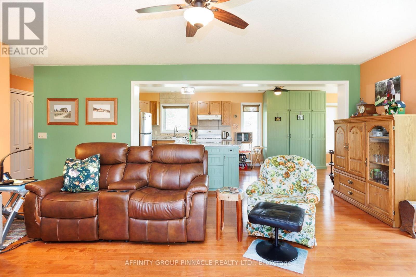 243 Fairbairn Road, Kawartha Lakes (Bobcaygeon), ON - Indoor Photo Showing Living Room