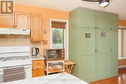 Built-in pantry - 