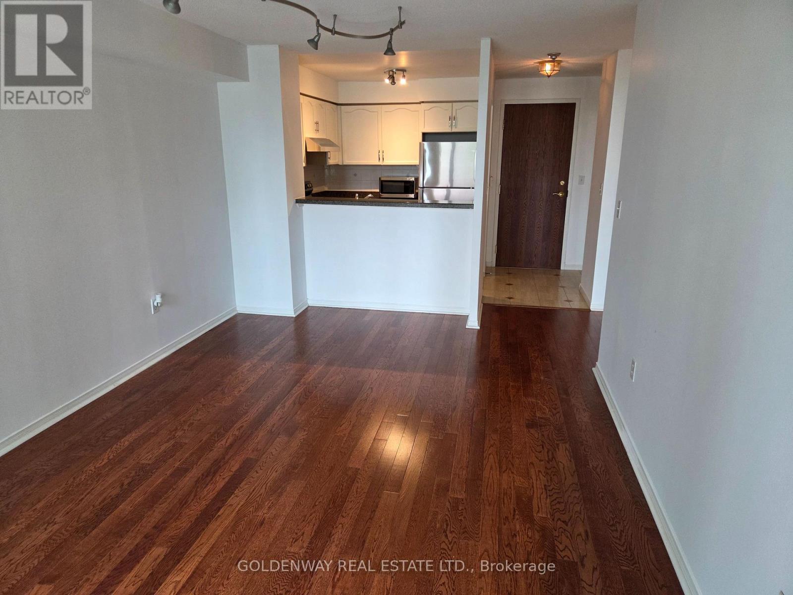 402 - 18 Pemberton Avenue, Toronto, ON - Indoor Photo Showing Kitchen