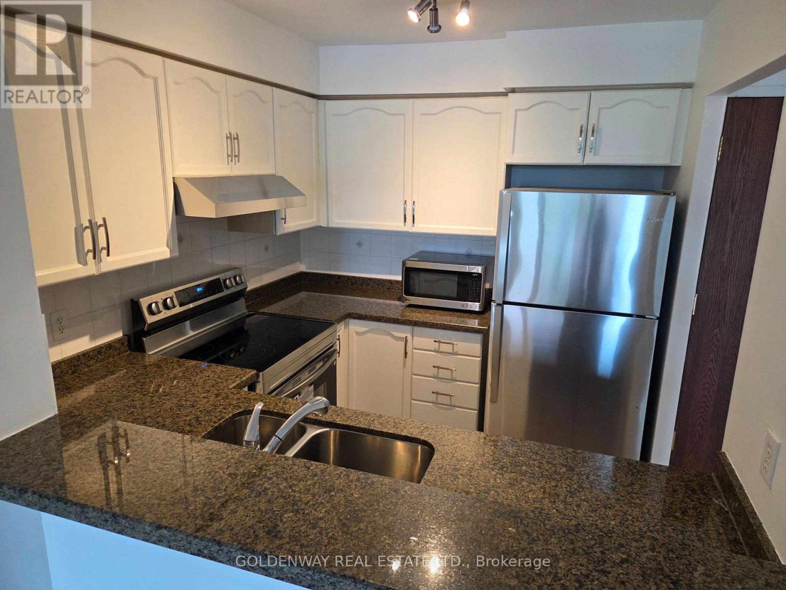 402 - 18 Pemberton Avenue, Toronto, ON - Indoor Photo Showing Kitchen