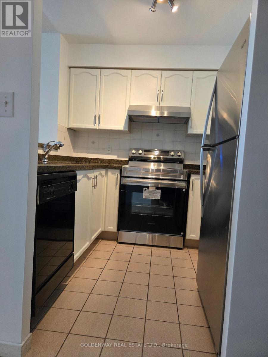 402 - 18 Pemberton Avenue, Toronto, ON - Indoor Photo Showing Kitchen