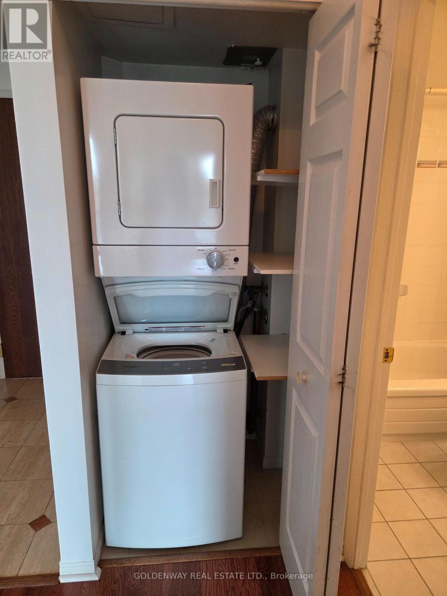 402 - 18 Pemberton Avenue, Toronto, ON - Indoor Photo Showing Laundry Room