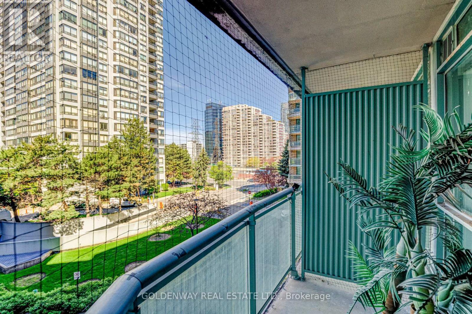 402 - 18 Pemberton Avenue, Toronto, ON - Outdoor