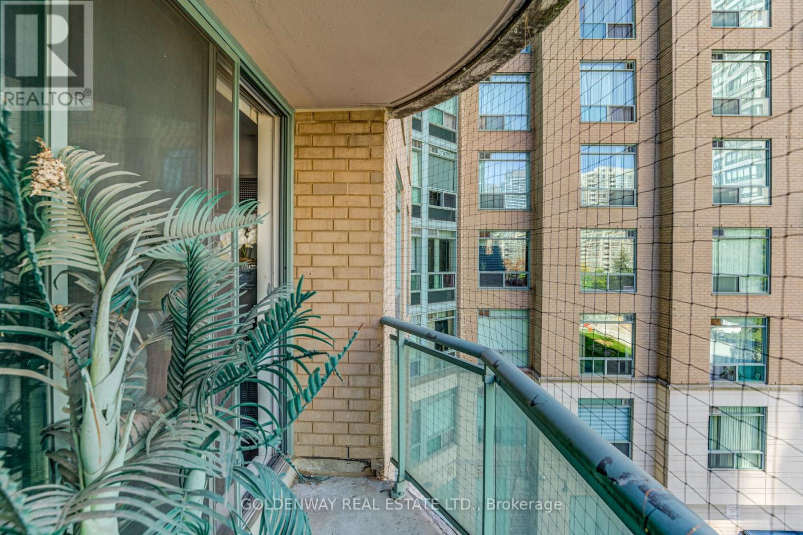 402 - 18 Pemberton Avenue, Toronto, ON - Outdoor