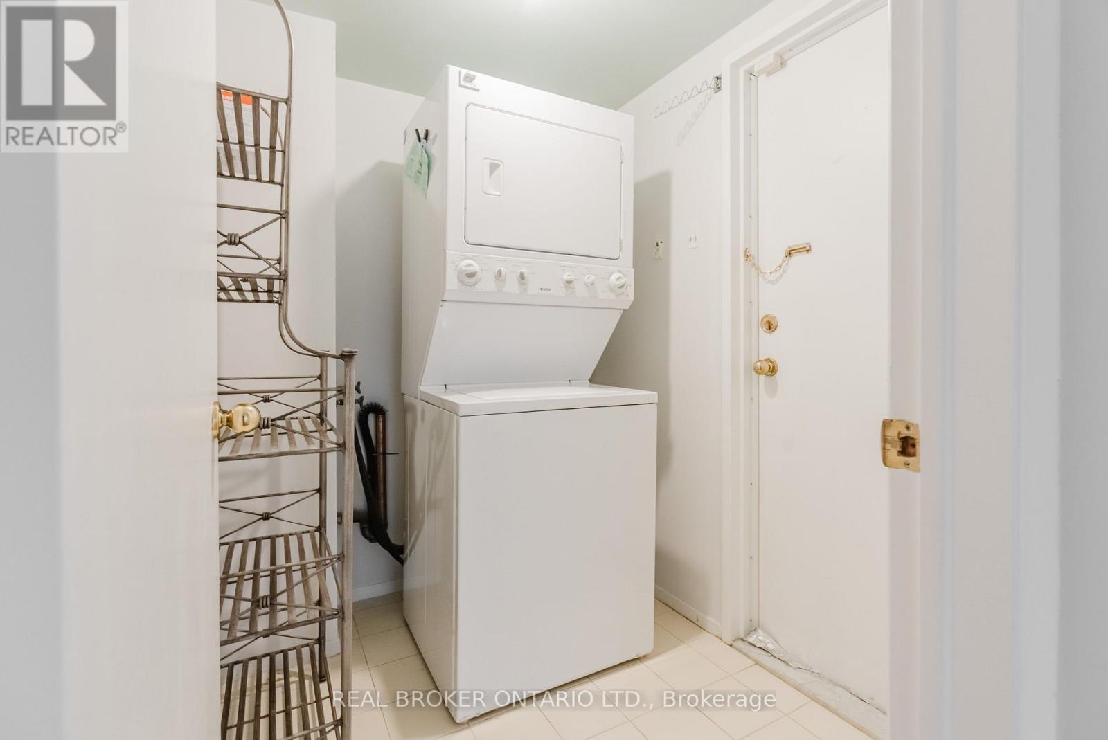 10 - 405 Laurier Avenue E, Ottawa, ON - Indoor Photo Showing Laundry Room