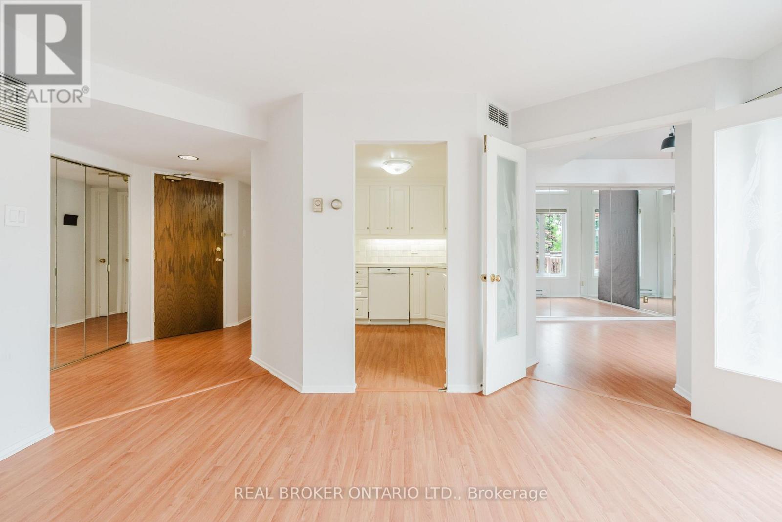 10 - 405 Laurier Avenue E, Ottawa, ON - Indoor Photo Showing Other Room
