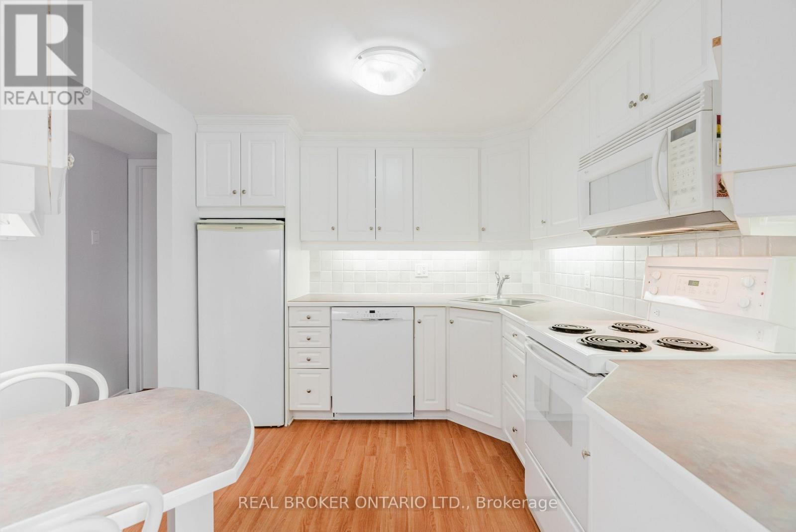 10 - 405 Laurier Avenue E, Ottawa, ON - Indoor Photo Showing Kitchen