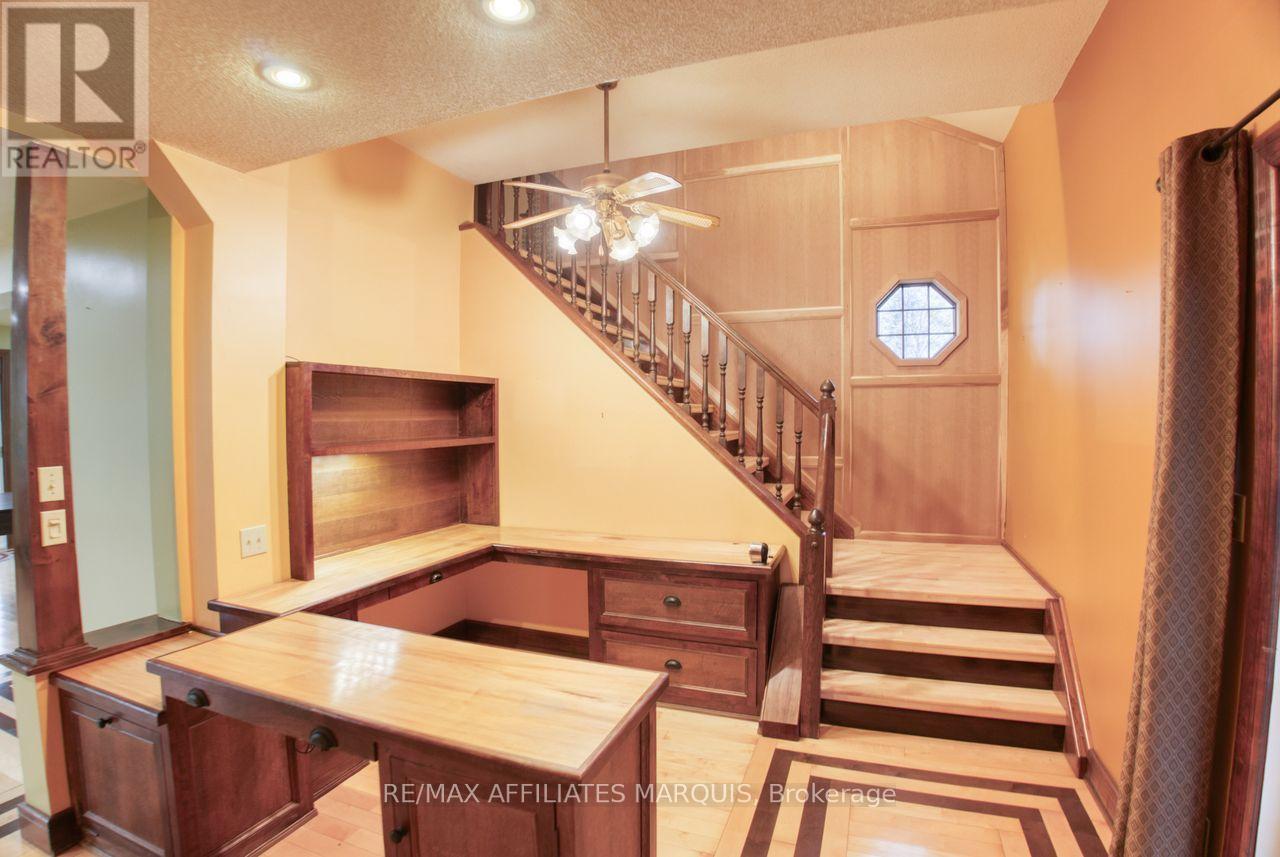 421 Summers Road, Rideau Lakes, ON - Indoor Photo Showing Other Room