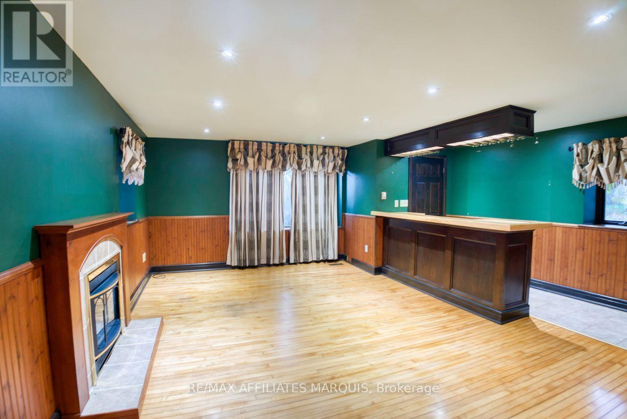 421 Summers Road, Rideau Lakes, ON - Indoor Photo Showing Other Room