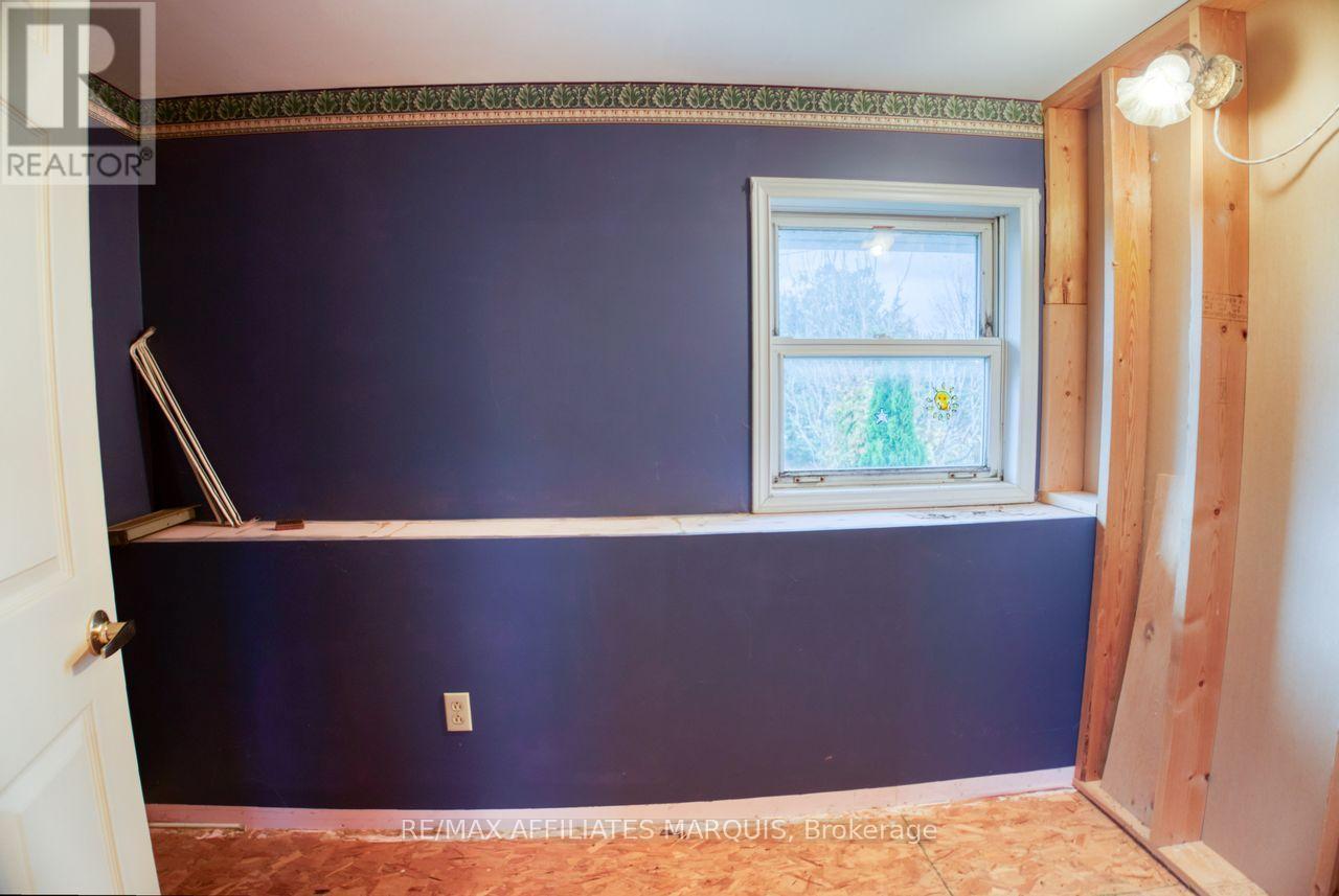 his/hers walk in closets ready to complete - 421 Summers Road, Rideau Lakes, ON - Indoor Photo Showing Other Room