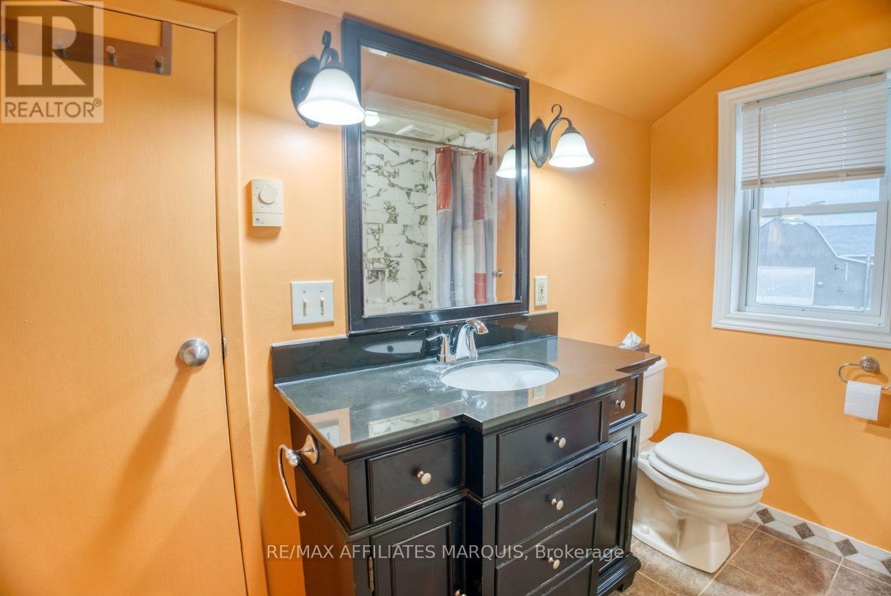 4 pc bath - 421 Summers Road, Rideau Lakes, ON - Indoor Photo Showing Bathroom