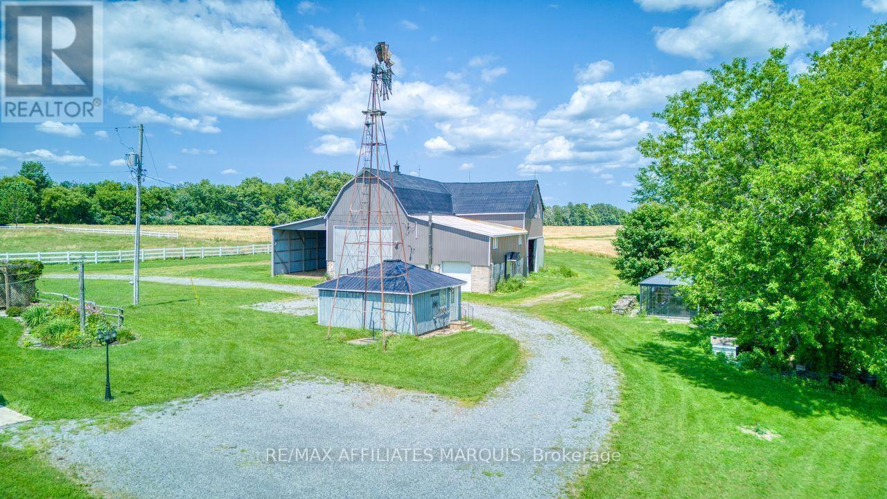 large barn/storage/workshop space and guest house - 421 Summers Road, Rideau Lakes, ON - Outdoor