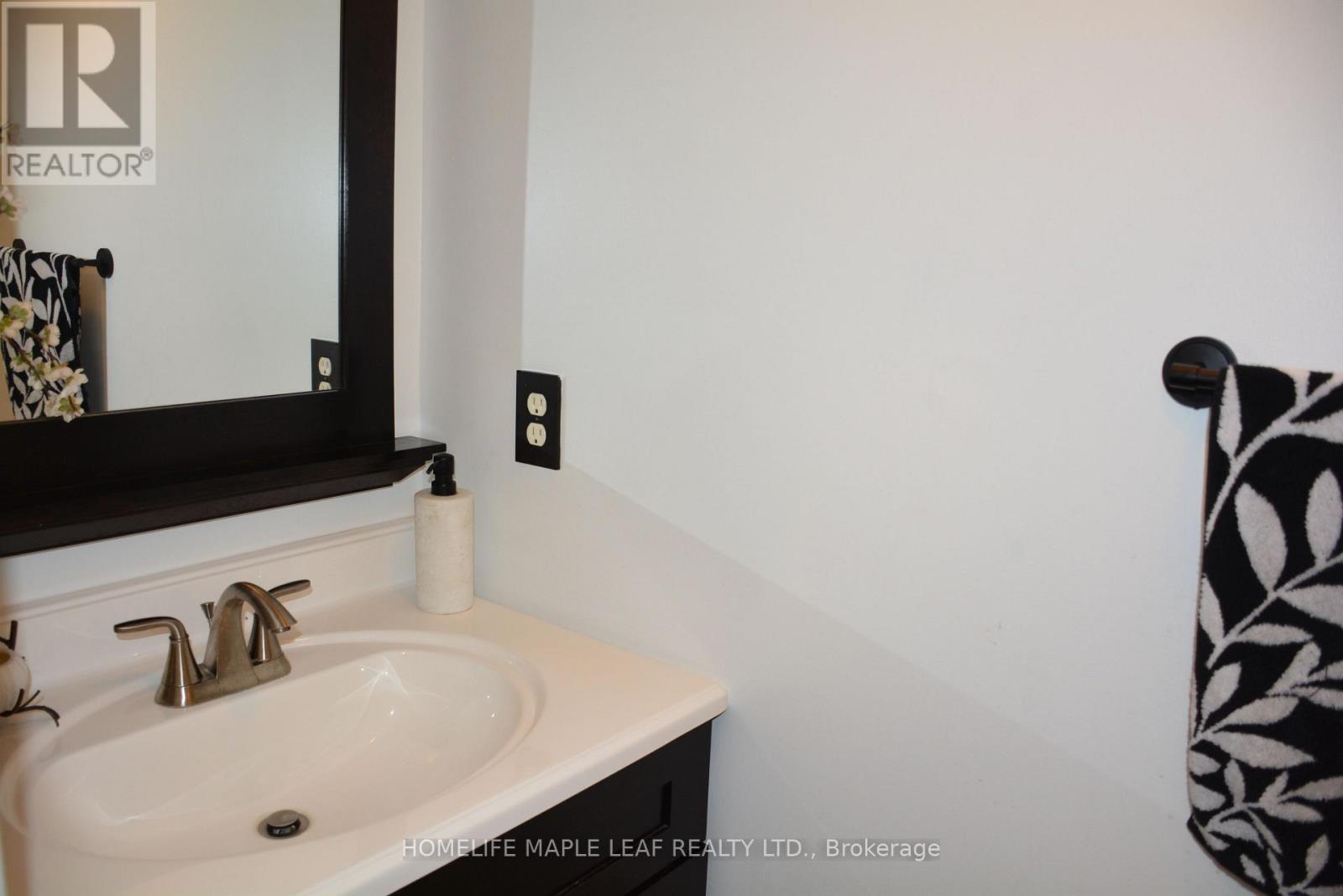 29 Stonebriar Drive, Vaughan, ON - Indoor Photo Showing Bathroom