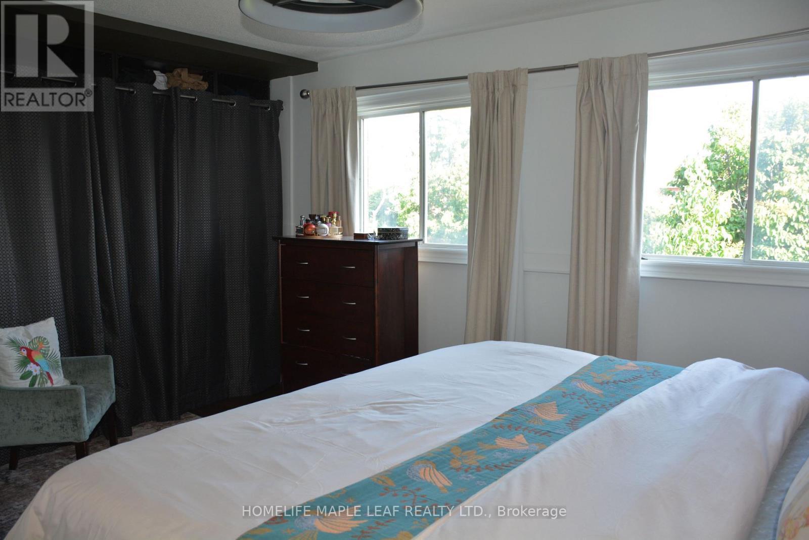 29 Stonebriar Drive, Vaughan, ON - Indoor Photo Showing Bedroom