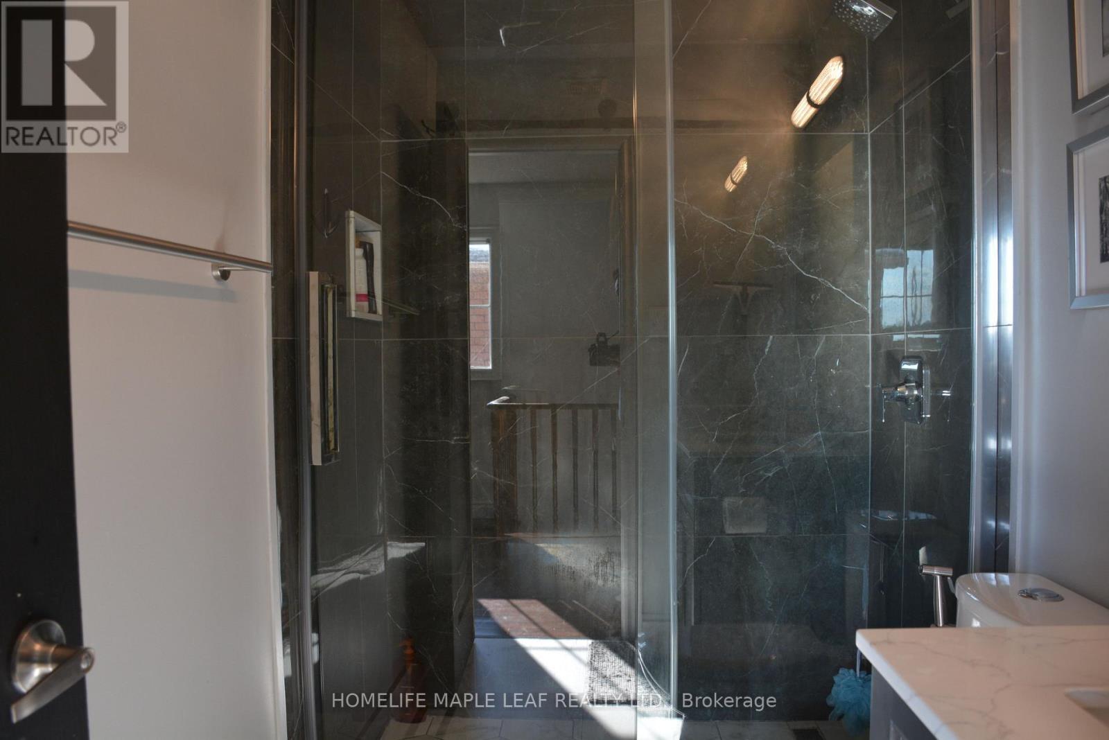 29 Stonebriar Drive, Vaughan, ON - Indoor Photo Showing Bathroom