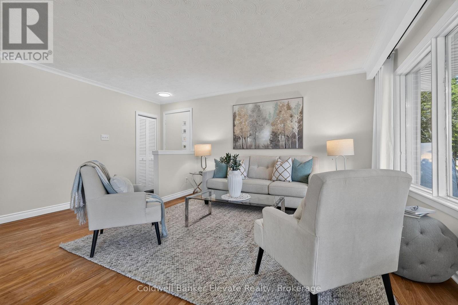 46 Mcintyre Crescent, Halton Hills, ON - Indoor Photo Showing Living Room