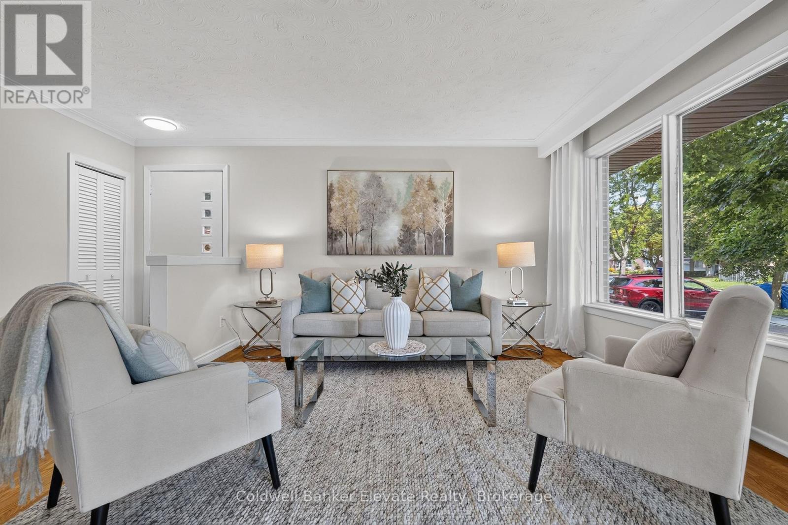46 Mcintyre Crescent, Halton Hills, ON - Indoor Photo Showing Living Room
