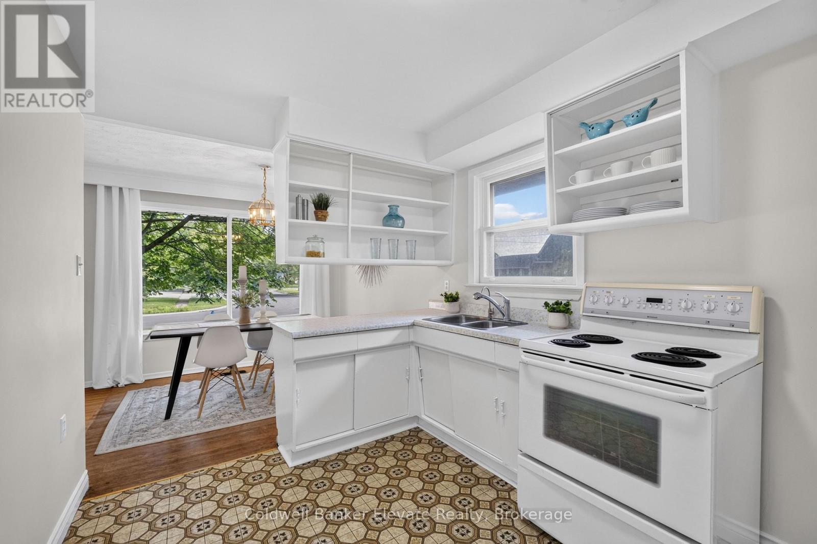 46 Mcintyre Crescent, Halton Hills, ON - Indoor Photo Showing Kitchen With Double Sink