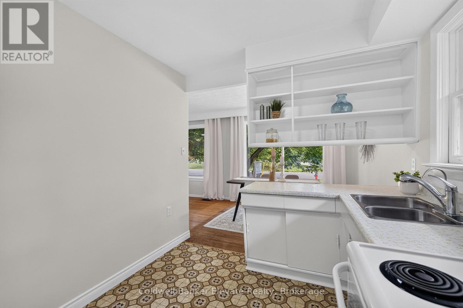 46 Mcintyre Crescent, Halton Hills, ON - Indoor Photo Showing Kitchen With Double Sink