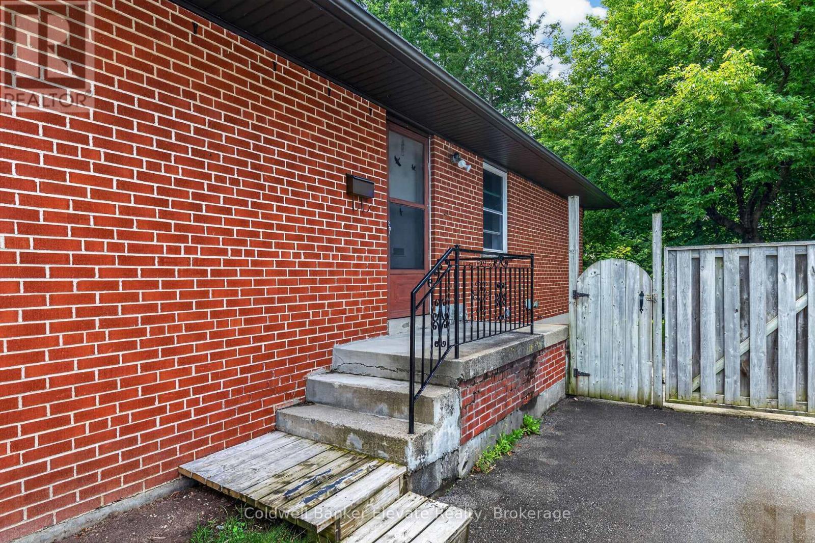46 Mcintyre Crescent, Halton Hills, ON - Outdoor With Deck Patio Veranda With Exterior
