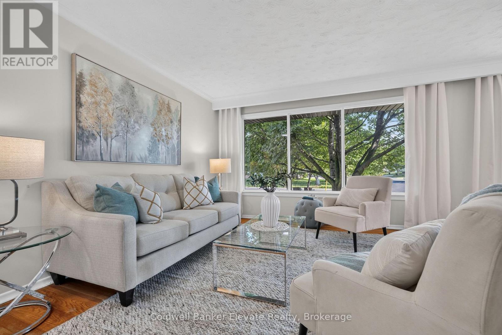 46 Mcintyre Crescent, Halton Hills, ON - Indoor Photo Showing Living Room