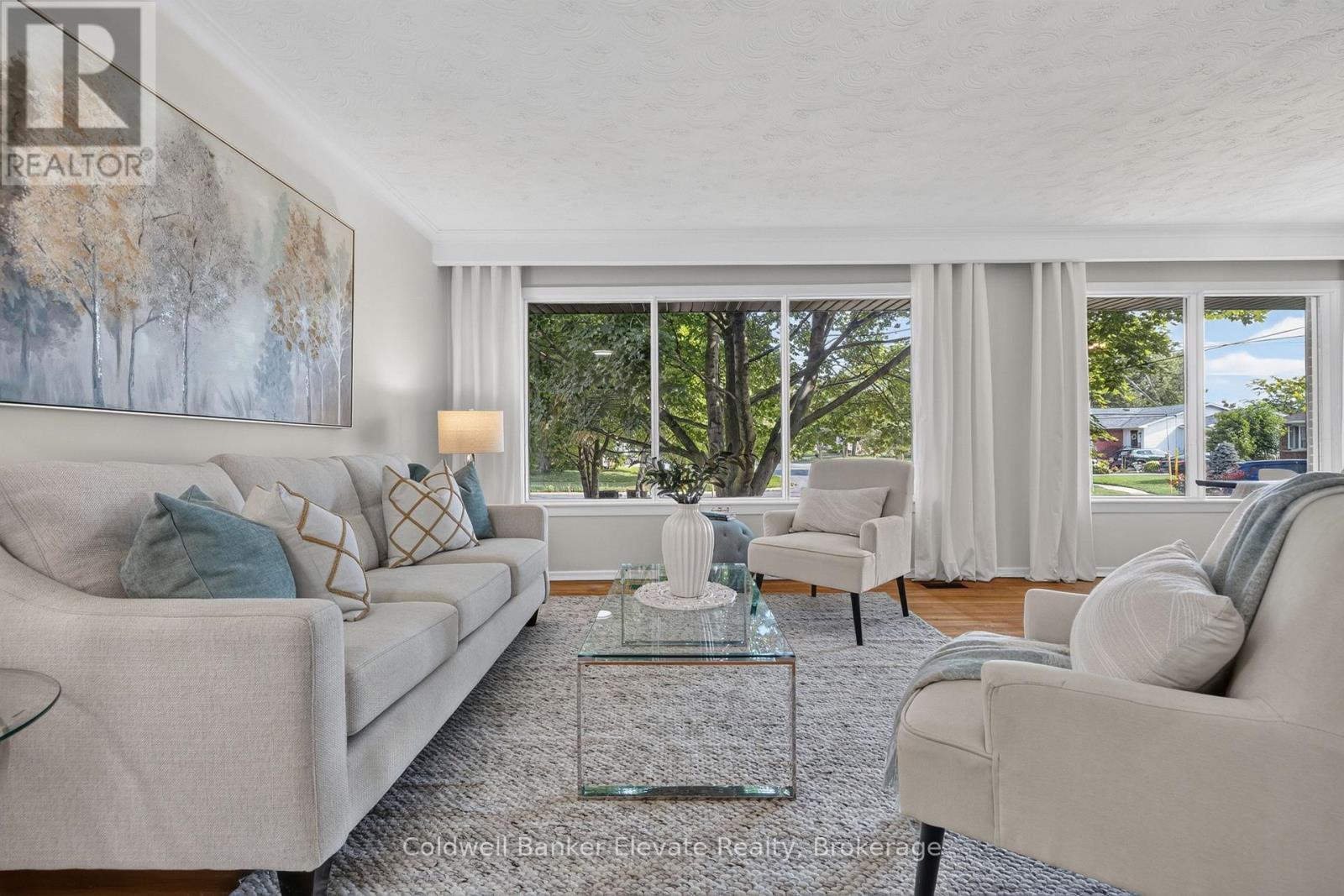 46 Mcintyre Crescent, Halton Hills, ON - Indoor Photo Showing Living Room