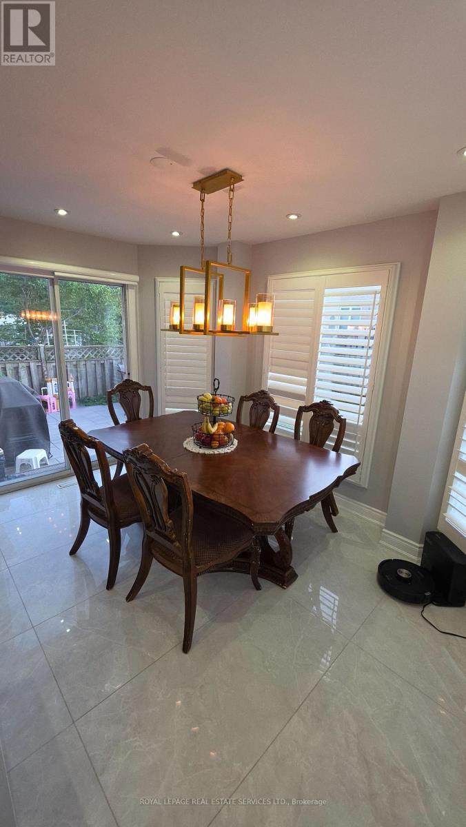323 Winfield Terrace, Mississauga, ON - Indoor Photo Showing Other Room
