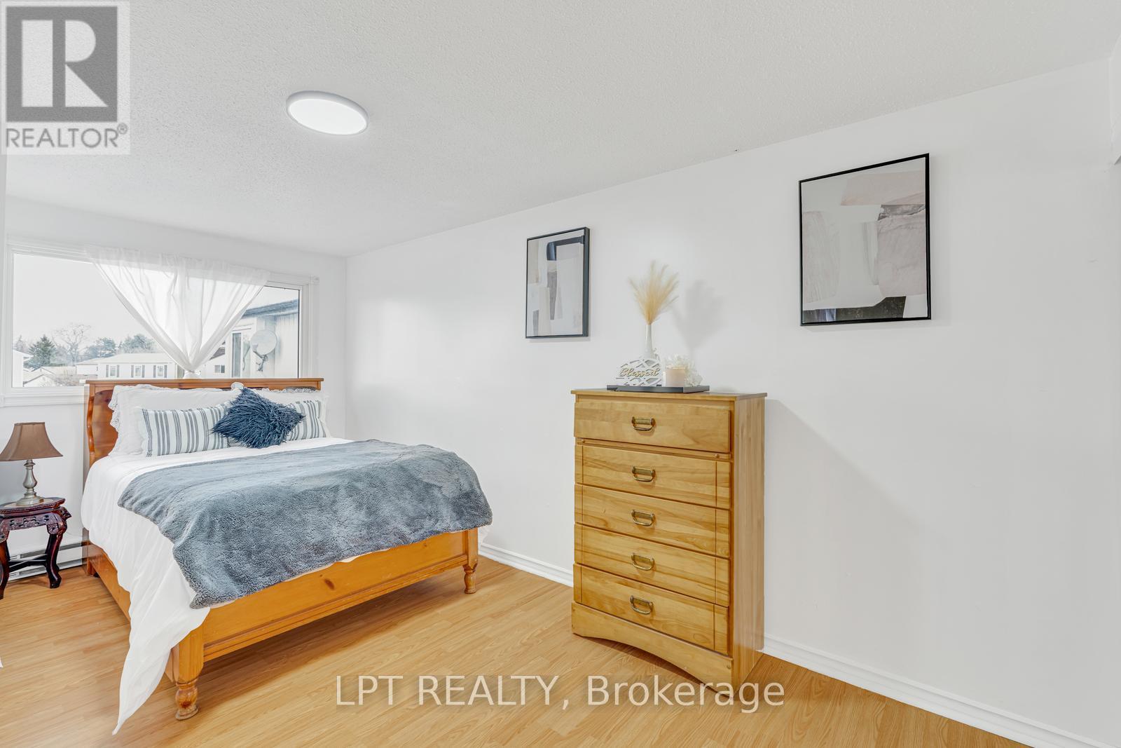 95 Huntingwood Crescent, Brampton, ON - Indoor Photo Showing Bedroom