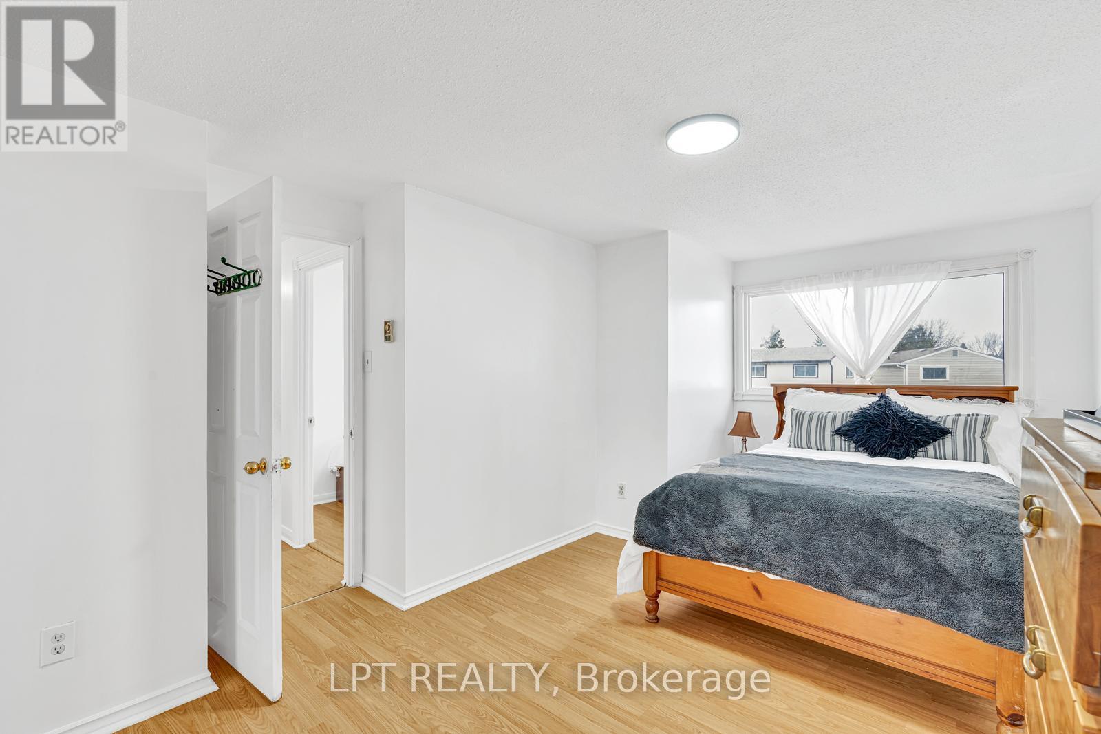 95 Huntingwood Crescent, Brampton, ON - Indoor Photo Showing Bedroom