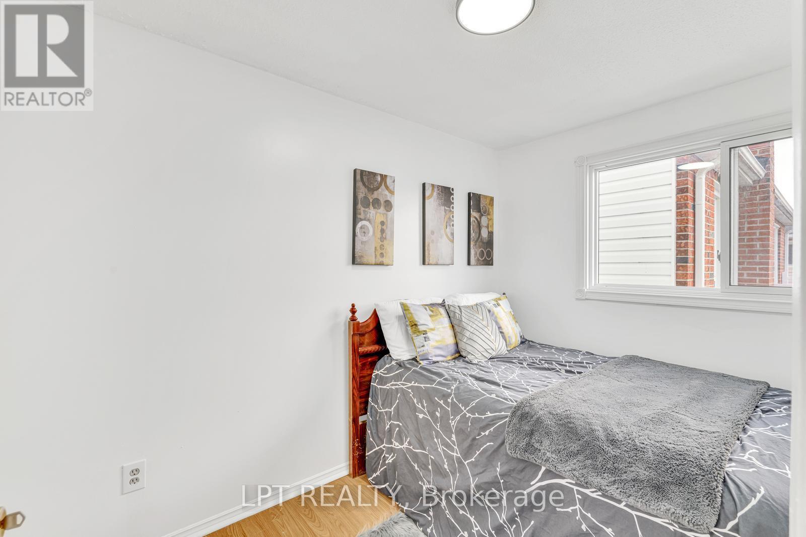 95 Huntingwood Crescent, Brampton, ON - Indoor Photo Showing Bedroom