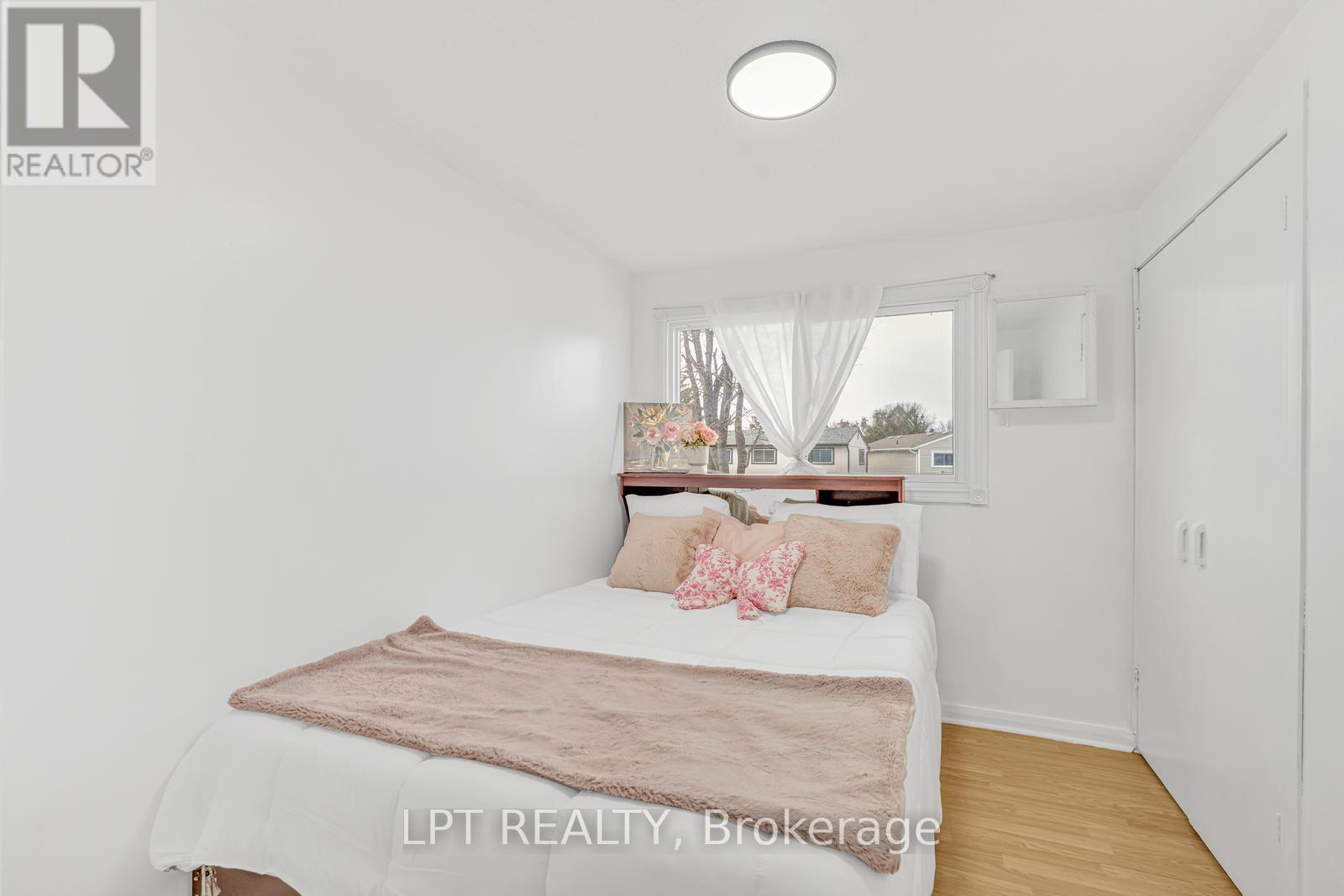 95 Huntingwood Crescent, Brampton, ON - Indoor Photo Showing Bedroom