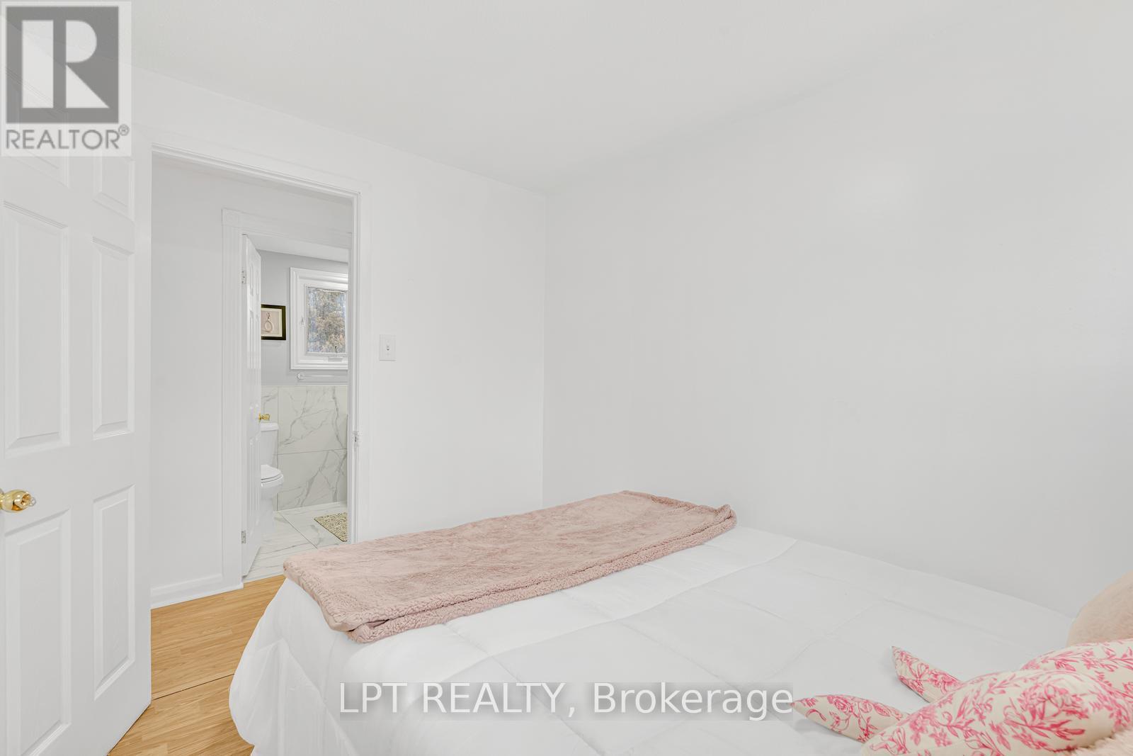 95 Huntingwood Crescent, Brampton, ON - Indoor Photo Showing Bedroom