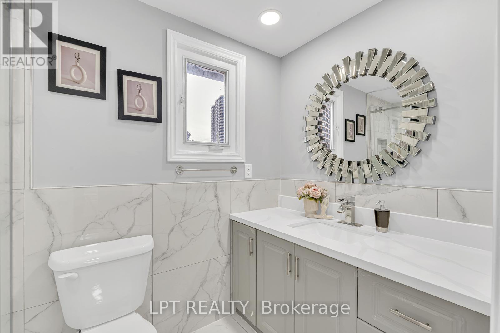 95 Huntingwood Crescent, Brampton, ON - Indoor Photo Showing Bathroom