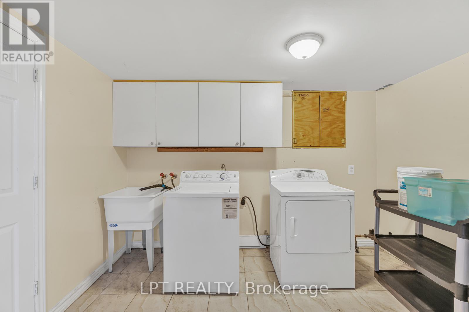95 Huntingwood Crescent, Brampton, ON - Indoor Photo Showing Laundry Room