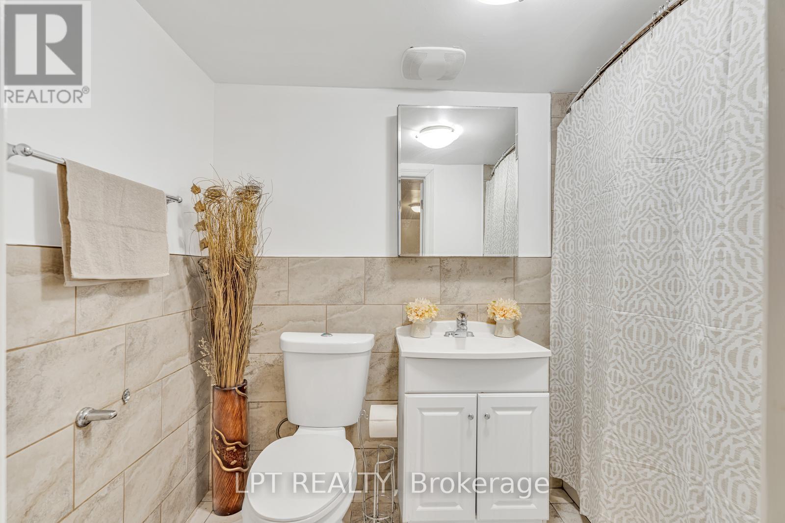 95 Huntingwood Crescent, Brampton, ON - Indoor Photo Showing Bathroom