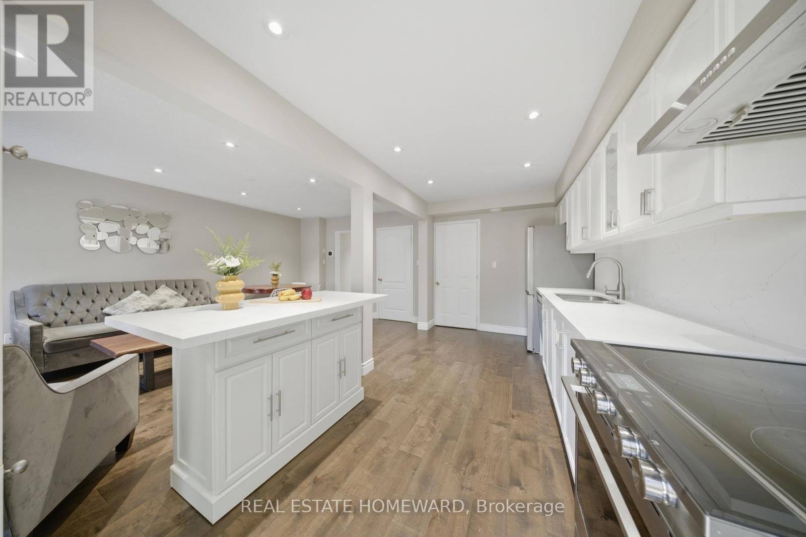 5942 Delle Donne Drive, Mississauga, ON - Indoor Photo Showing Kitchen