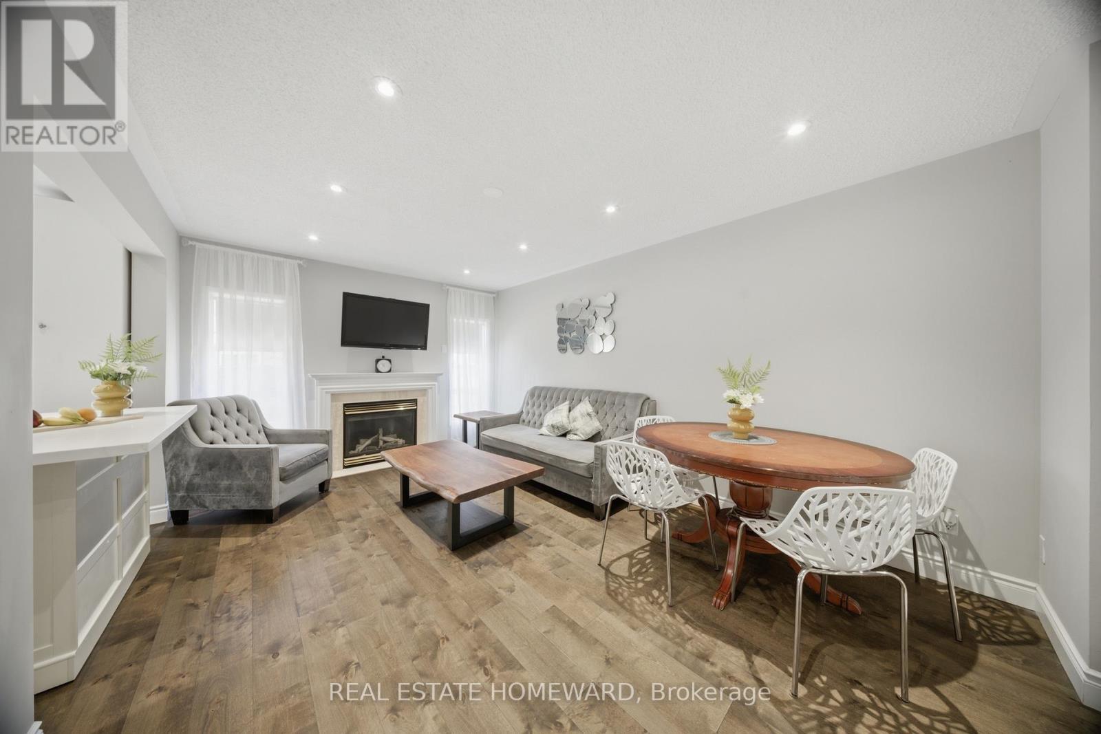 5942 Delle Donne Drive, Mississauga, ON - Indoor With Fireplace