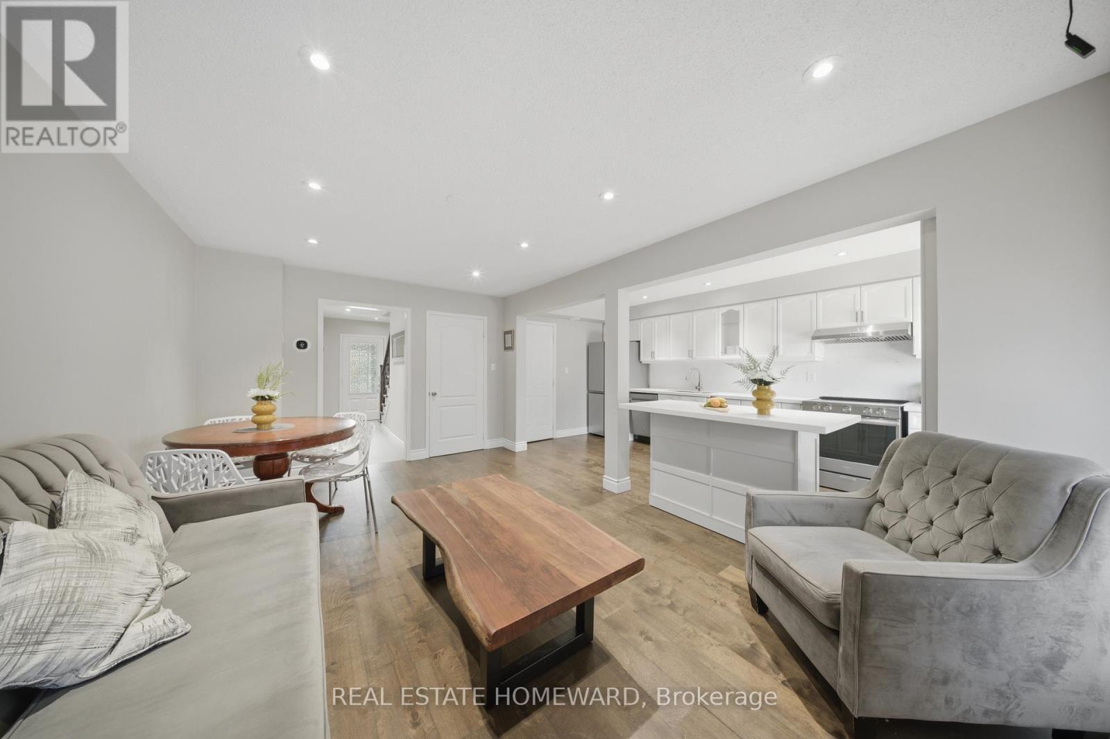 5942 Delle Donne Drive, Mississauga, ON - Indoor Photo Showing Living Room