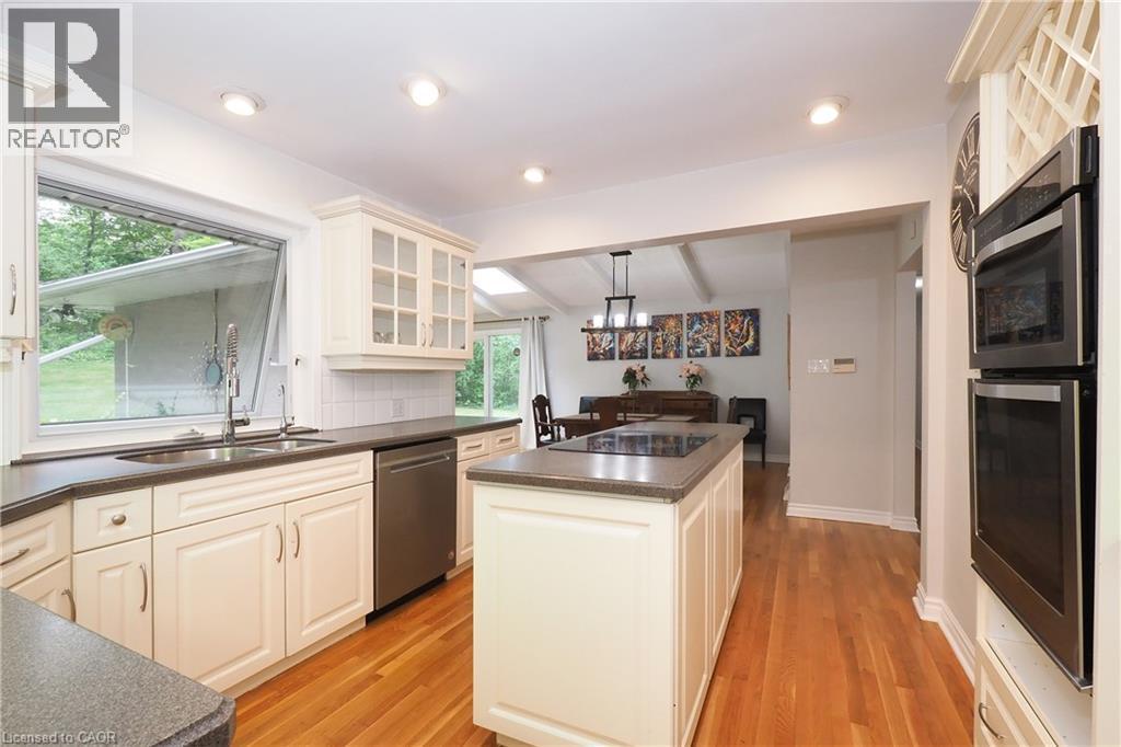 181 Lincoln Road, Waterloo, ON - Indoor Photo Showing Kitchen With Double Sink